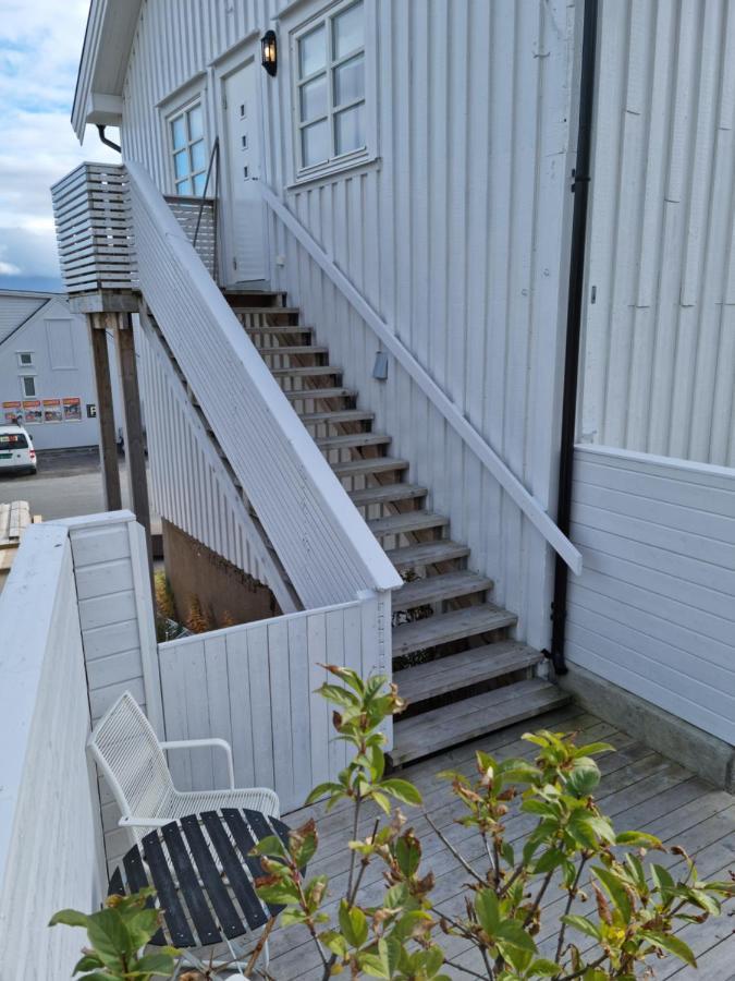 Koselig Leilighet Midt I Sentrum Apartment Skjervoy Ngoại thất bức ảnh